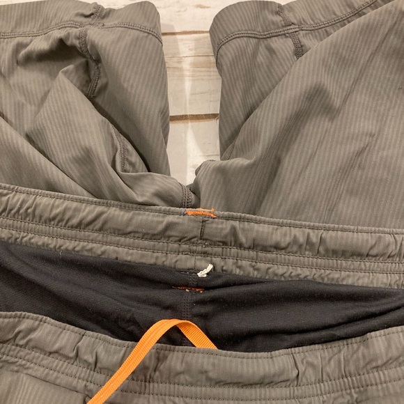 Lululemon Men’s Lined Gray Pace Breaker Shorts XL - Picture 12 of 14